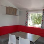salon mobil-home au camping de Keremma